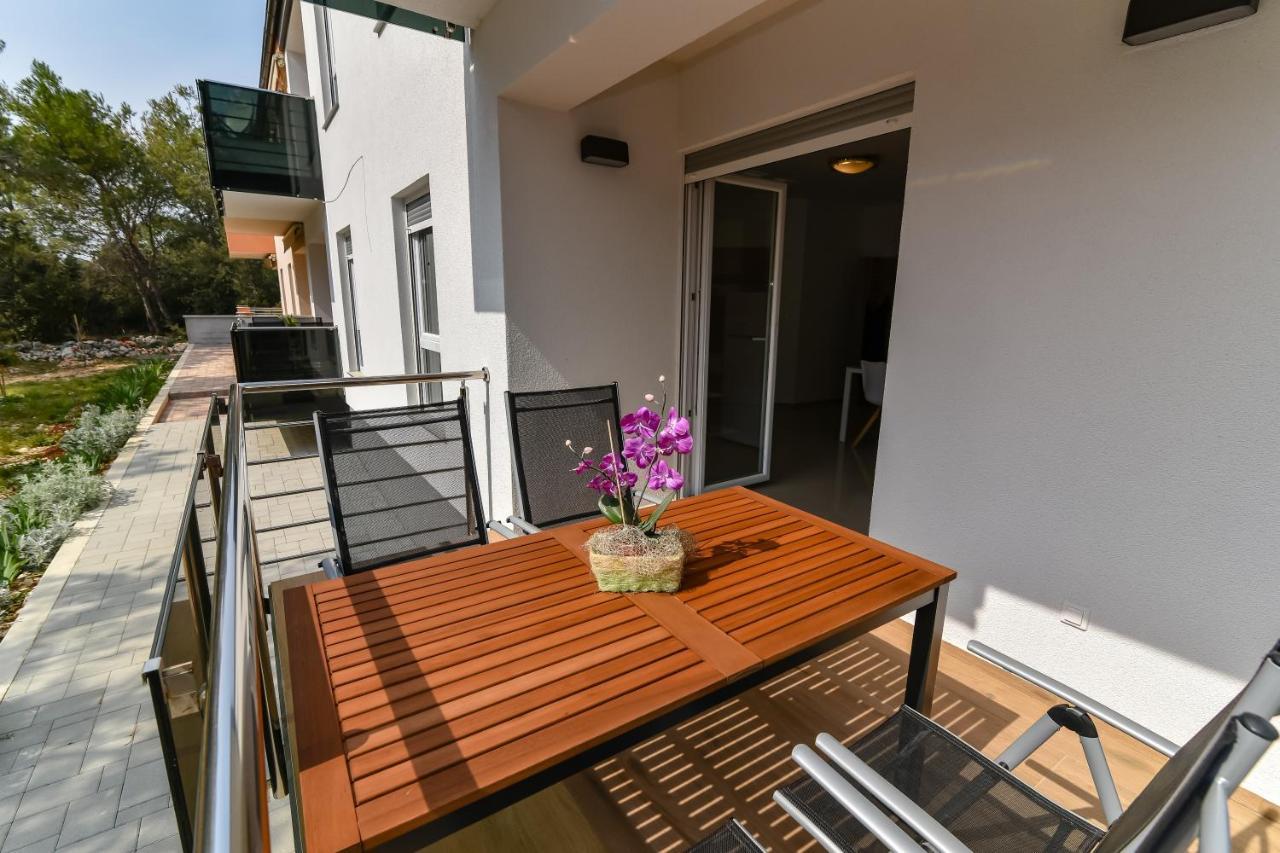 Denis Apartment Vir Εξωτερικό φωτογραφία