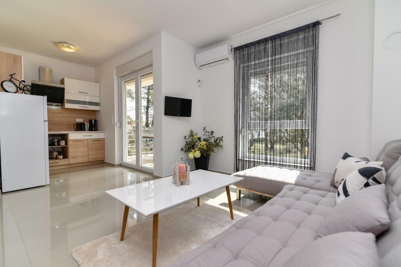 Denis Apartment Vir Εξωτερικό φωτογραφία