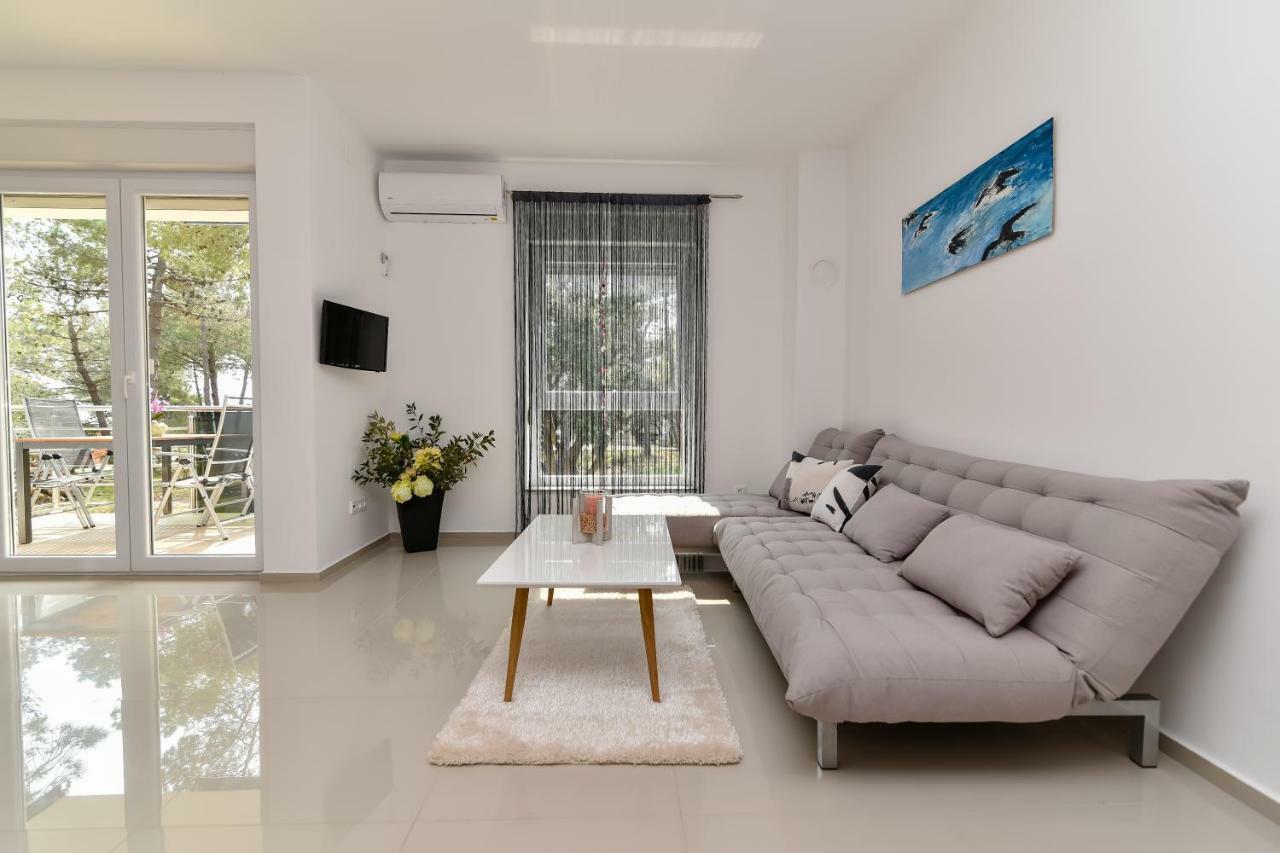 Denis Apartment Vir Εξωτερικό φωτογραφία