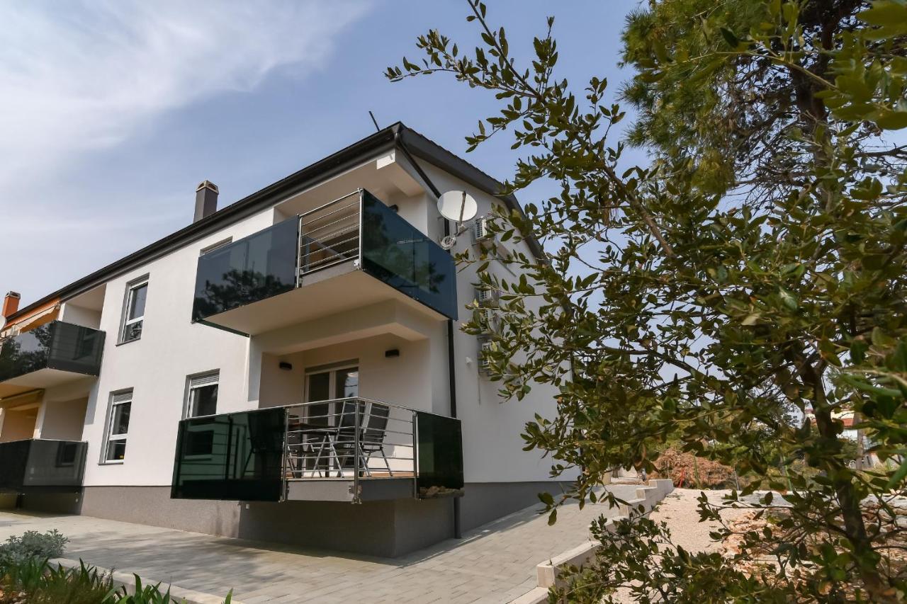 Denis Apartment Vir Εξωτερικό φωτογραφία